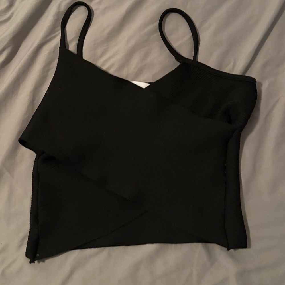 Black Crisscross Cropped Tank Top
